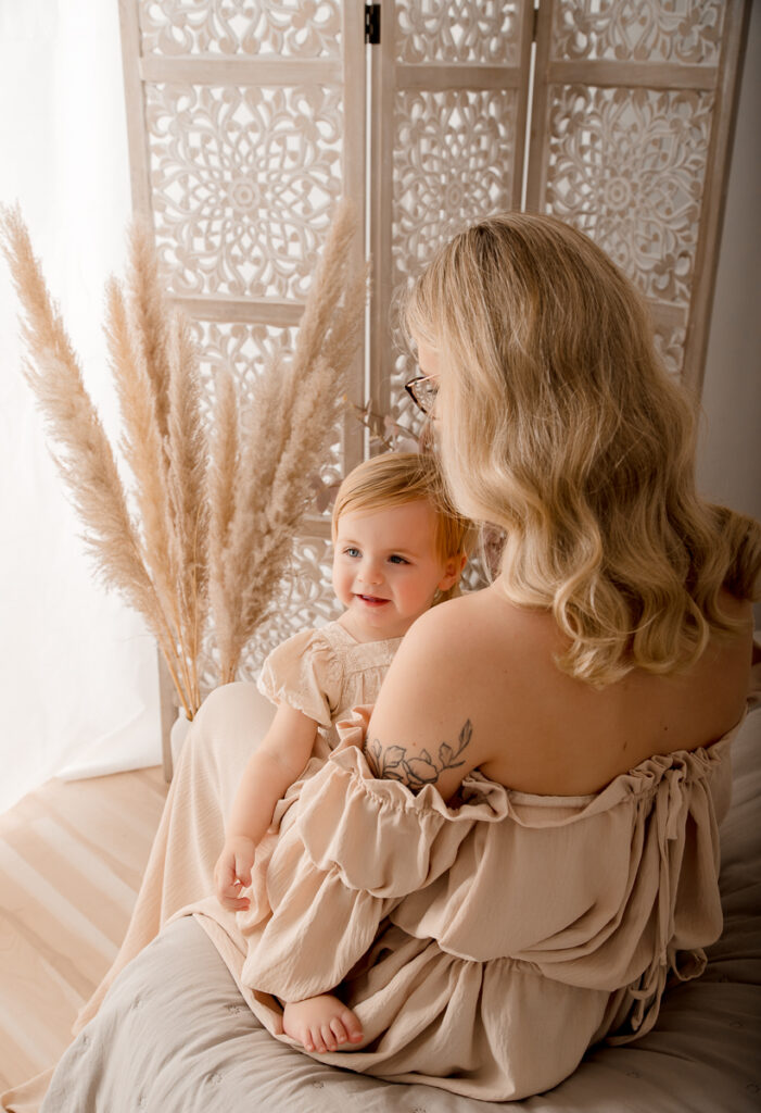 Mama und Kind Fotoshooting im Studio in Celle